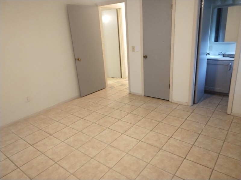 Building Photo - 441 Mockingbird Ln