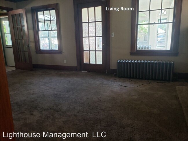 Building Photo - 3 br, 1 bath House - 682 Parsells Ave.