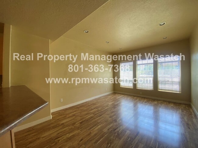 Building Photo - Check Out This Beautiful 2 Bedroom 2 bathr...