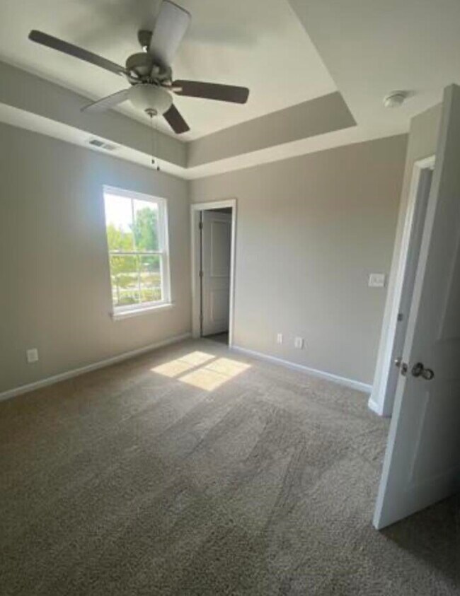 Building Photo - 3517 Fountain Ln