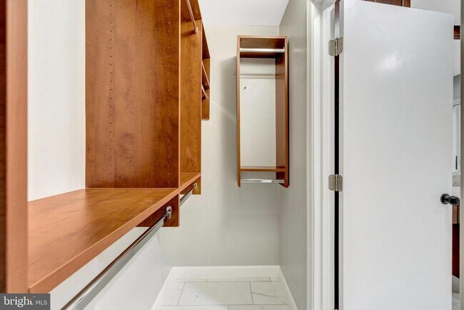 Building Photo - 6805 Reynard Dr