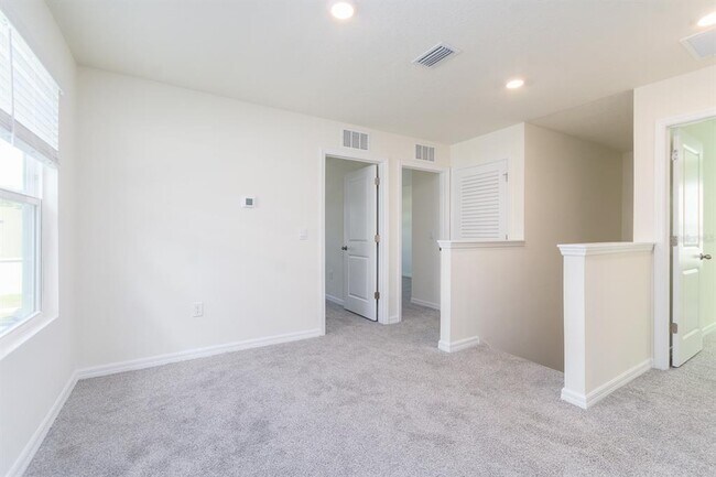 Building Photo - 4844 SW 51st Wy