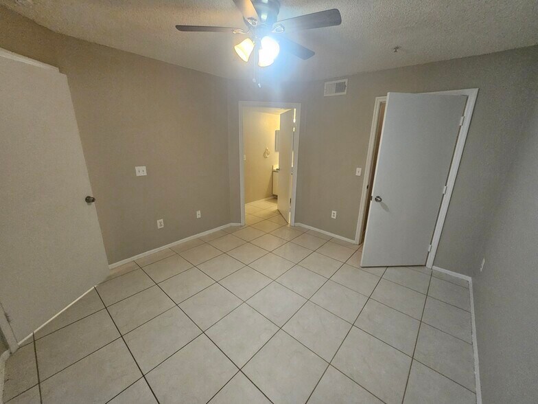 Building Photo - 2213 Grand Cayman Ct