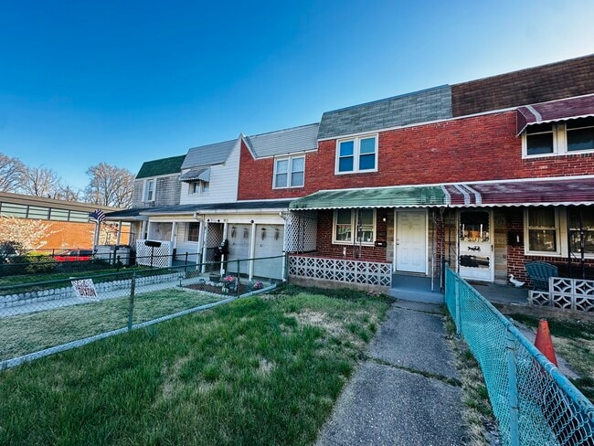 Building Photo - 2136 Parksley Ave