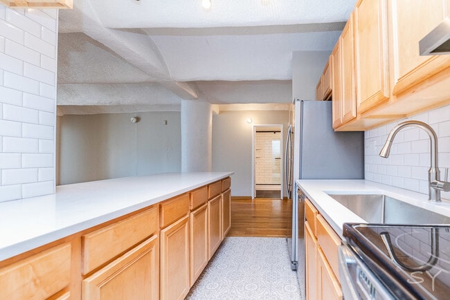 Building Photo - 345 N Canal St