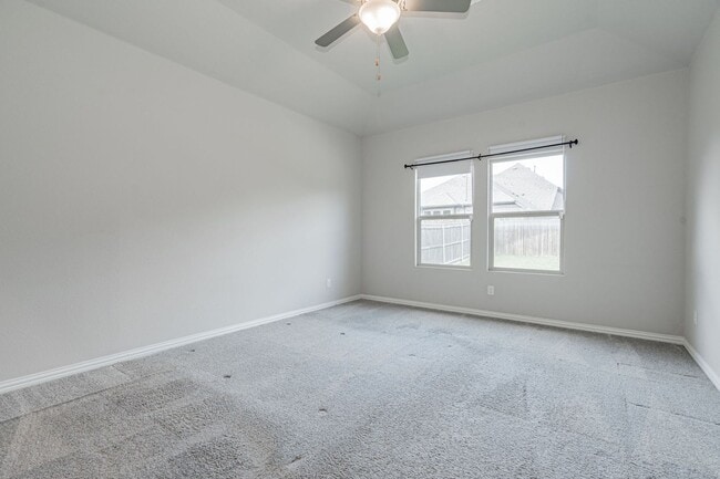Building Photo - Stunning 3-bedroom, 2.5-bathroom with office.