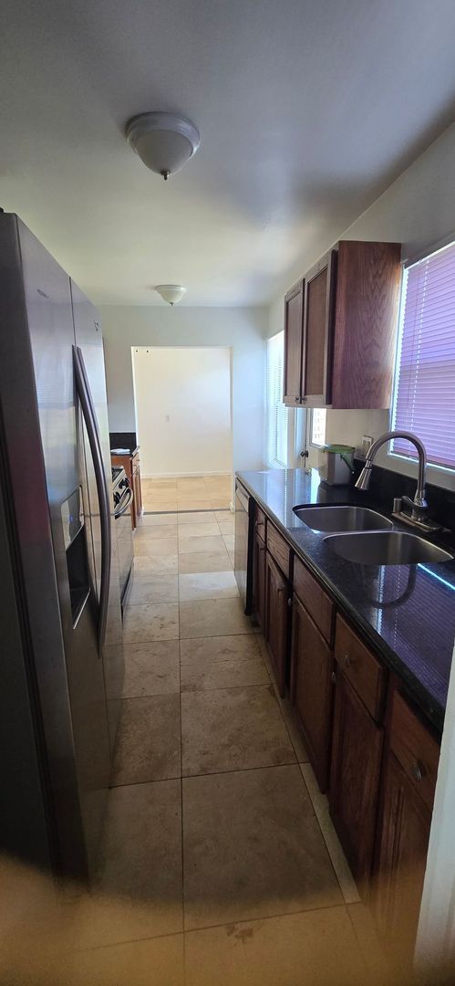 Building Photo - 6719-21 Wunderlin Ave