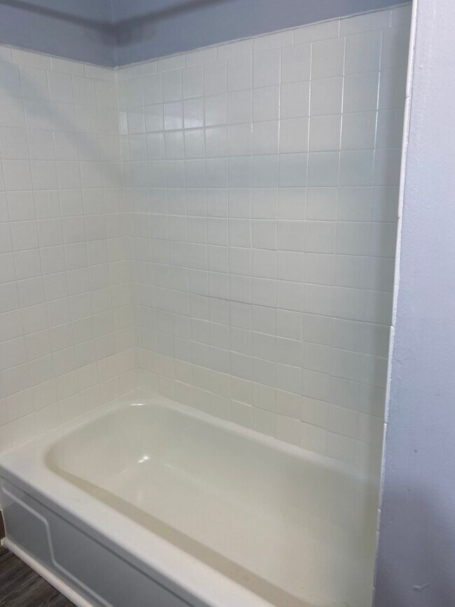 Building Photo - Lugo Riverhill