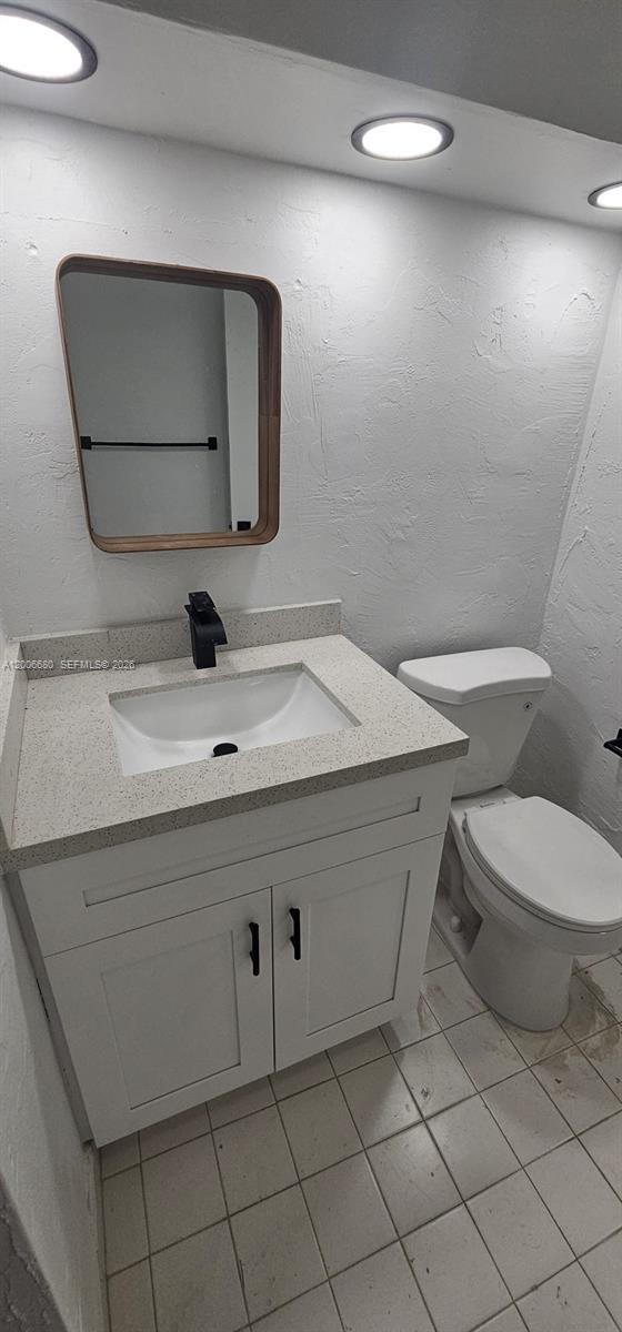 Building Photo - 6884 N Kendall Dr