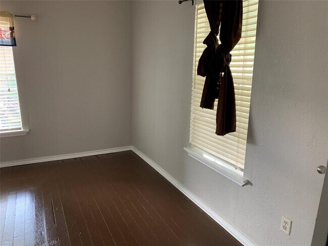 Building Photo - 416 Shaw St