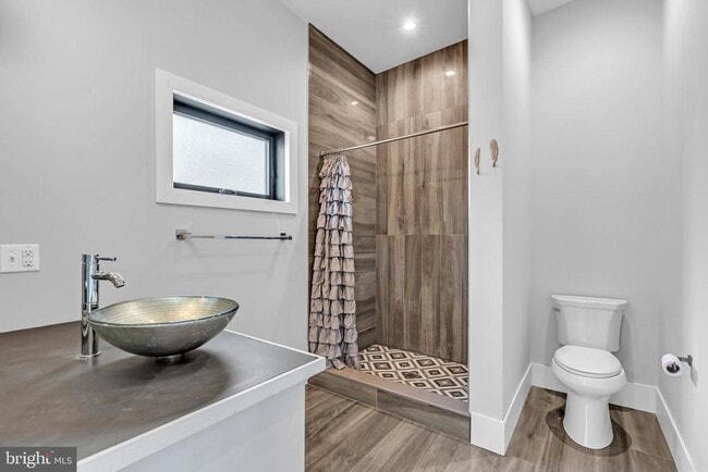 Building Photo - 10 McCready's Alley