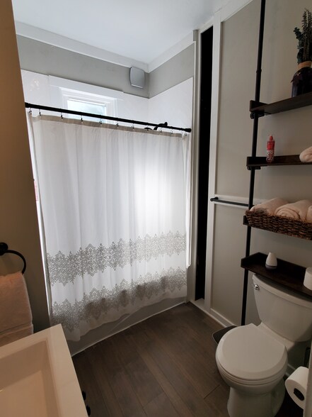 Building Photo - 1136 Park Ave