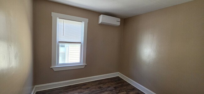 Building Photo - 18 Bullard St