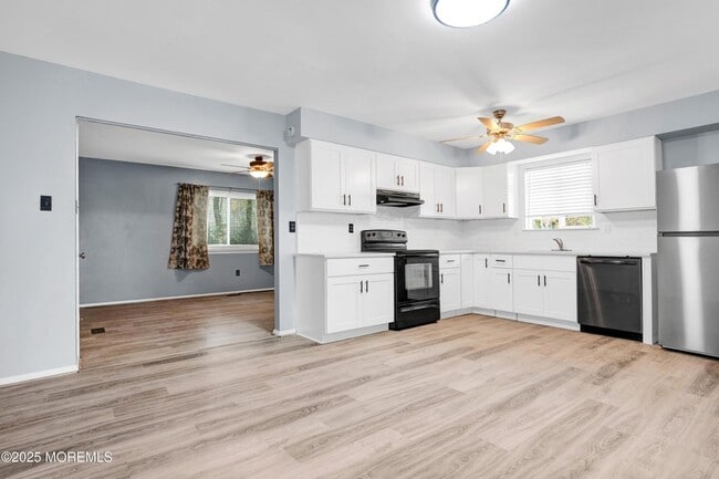 Building Photo - 207 Coville Dr