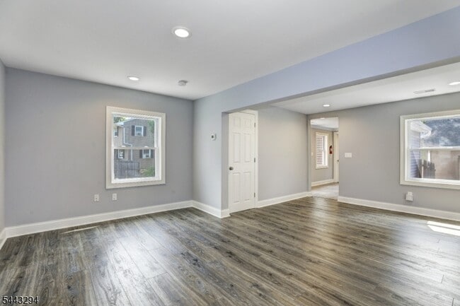 Building Photo - 56 Hance St