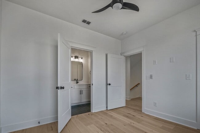 Building Photo - Available March Move In!!! Beautiful 3 Bedroom, 3.5 Bath Townhouse in East Nashville! Rooftop dec...