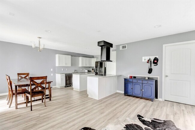 Building Photo - 1746 Cloister Dr