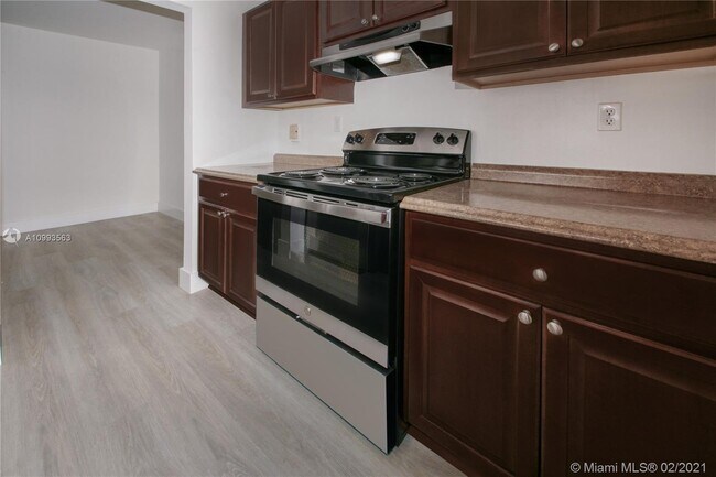 Building Photo - 512 Bayshore Dr