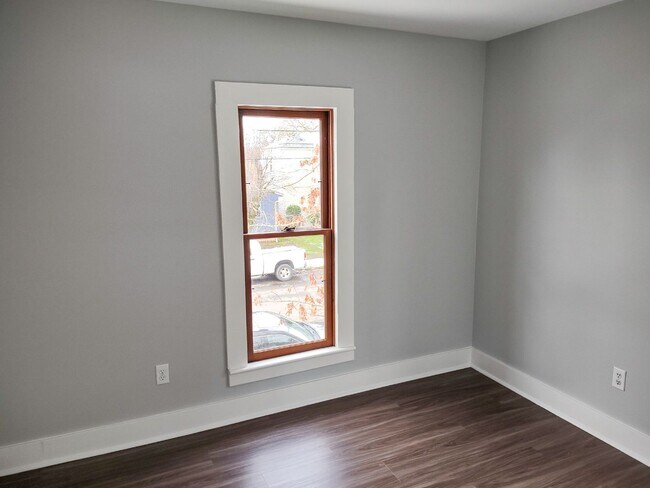 Building Photo - 506 SE 6th Ave