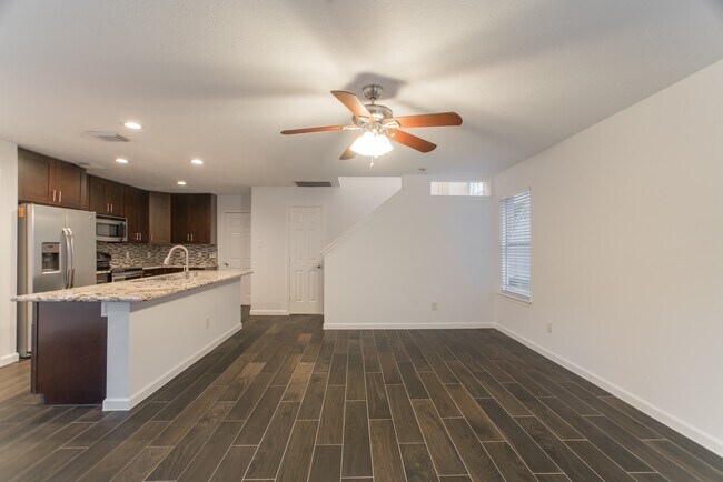 Building Photo - 226 Blushwood Pl