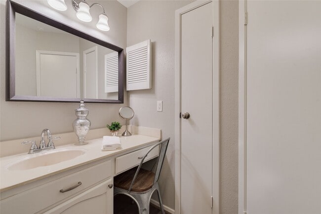 Building Photo - 6714 Mistflower Ln