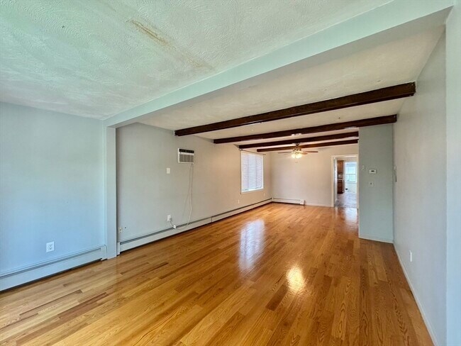 Building Photo - 47 Estes St