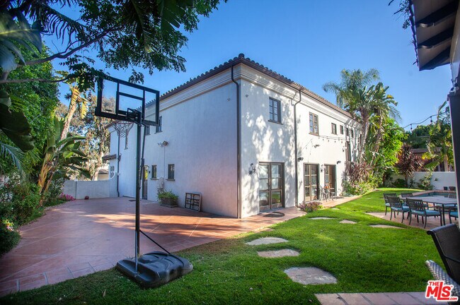 Building Photo - 3501 Caribeth Dr