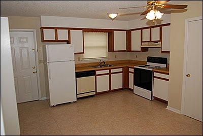 Kitchen - The Village at Suncrest