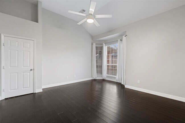 Building Photo - 9023 Eaglecove Dr