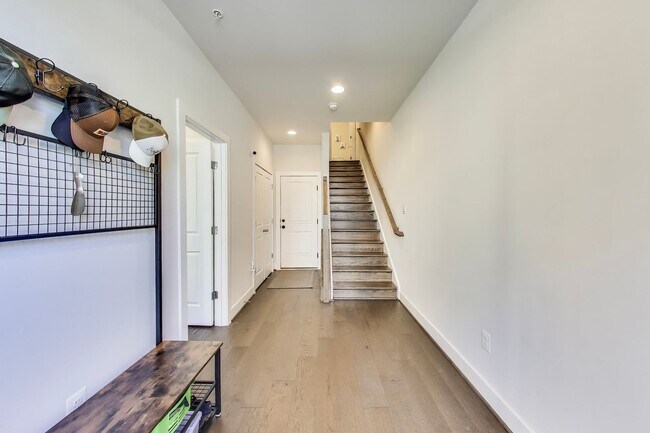Building Photo - Stunning Contemporary Townhome - 4 Bedroom...