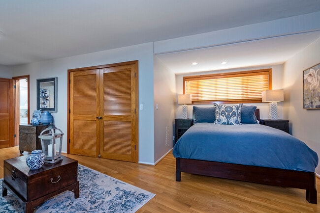 Building Photo - 548 San Ysidro Rd