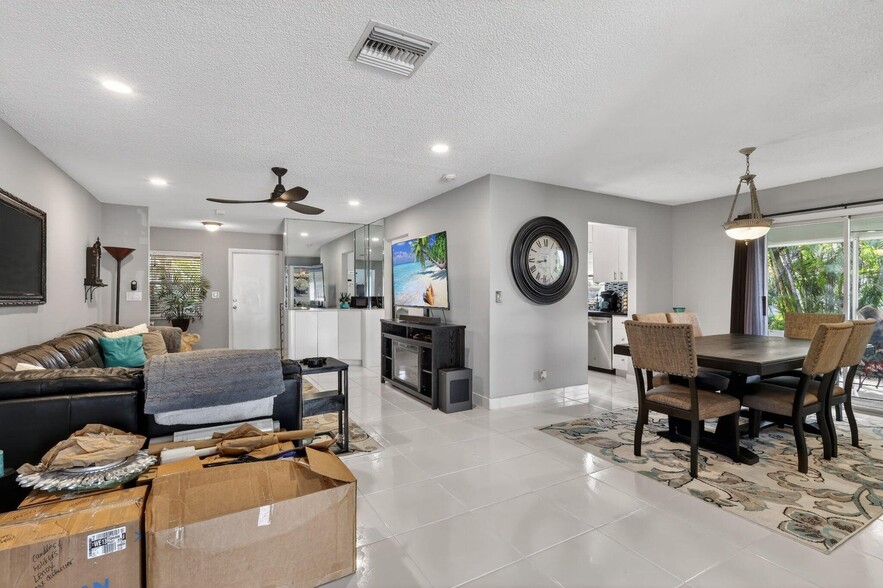 Building Photo - 6357 Overland Dr