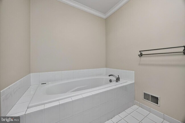 Building Photo - 563 Gramercy Ln