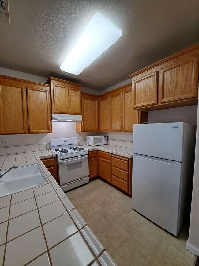 Building Photo - Single-Level 2BR Home with 2-Car Garage!