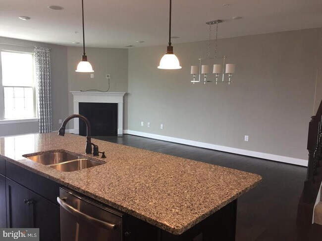 Building Photo - 6489 Jack Linton Dr N