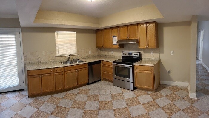 Building Photo - 2901 Robin Hill Ln