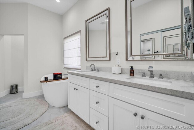 Building Photo - 10852 La Salinas Cir