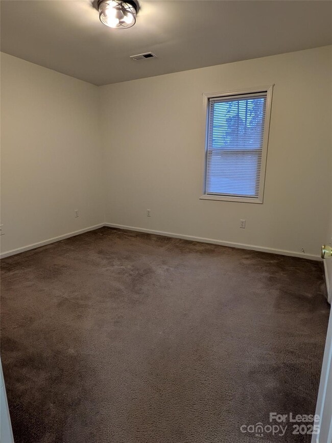 Building Photo - 5589 Wrenn Dr