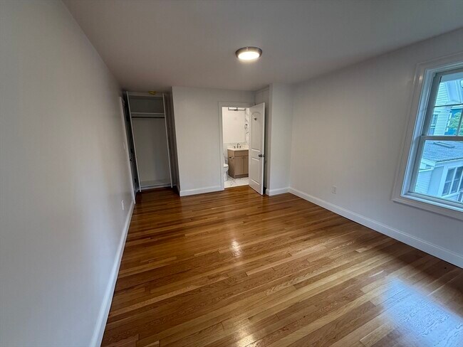 Building Photo - 39 Willow St