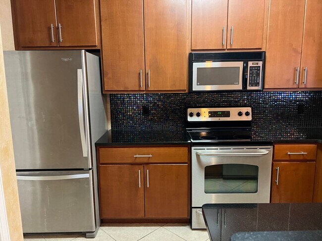 Building Photo - Upgraded First Floor Condo - Estate at Wes...