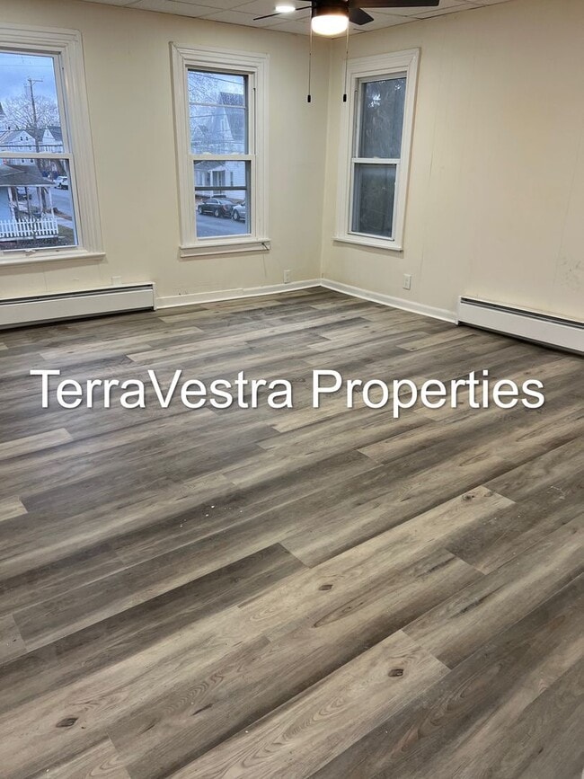 Building Photo - 601 E Mulberry St