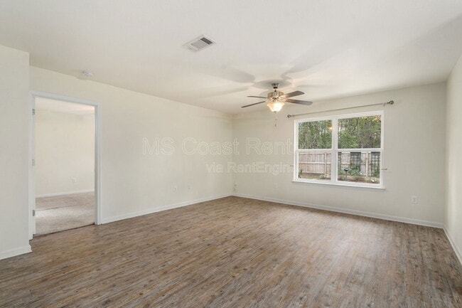 Building Photo - 515 E Marigold Dr