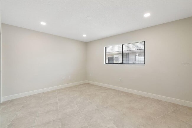 Building Photo - 5008 S Shore Dr
