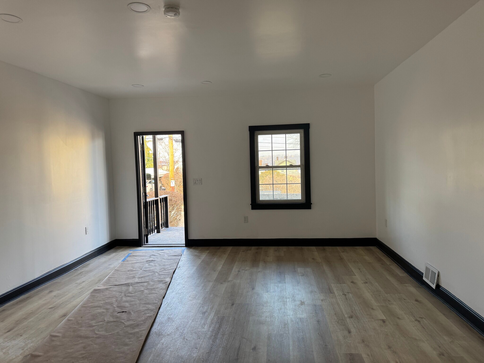 Building Photo - 214 E 16th Ave