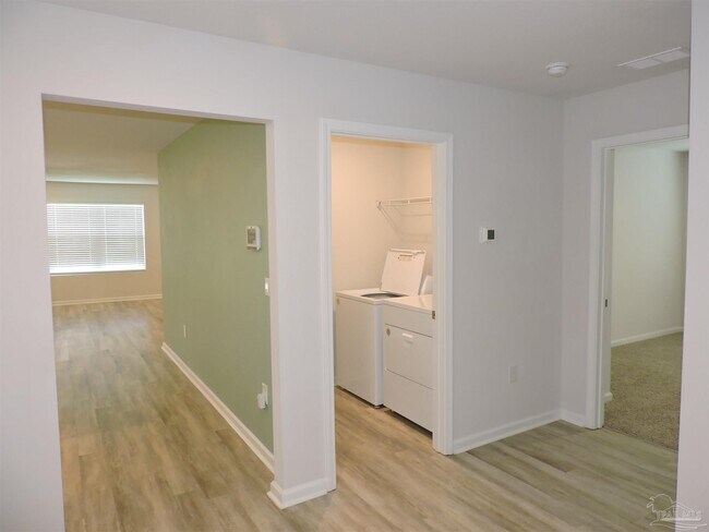 Building Photo - 5903 Laurel Oak Dr
