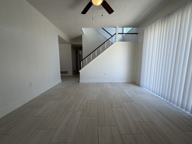 Building Photo - 15176 Oakwood Ln