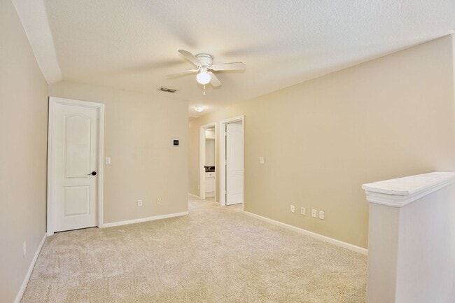 Building Photo - 15601 Bay Vista Dr