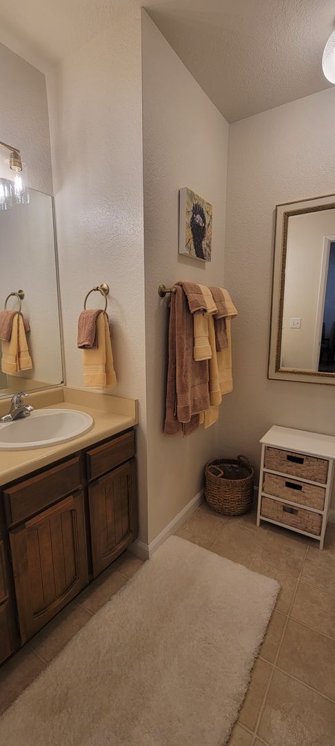 Building Photo - Low Maintenance Lifestyle Near Sacramento River Trail