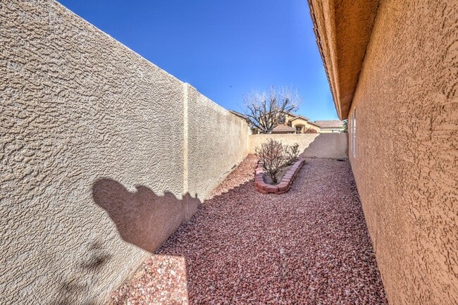 Building Photo - single story upgraded walking distance to park