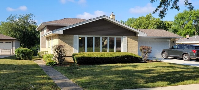 Building Photo - 608 Trent Ln
